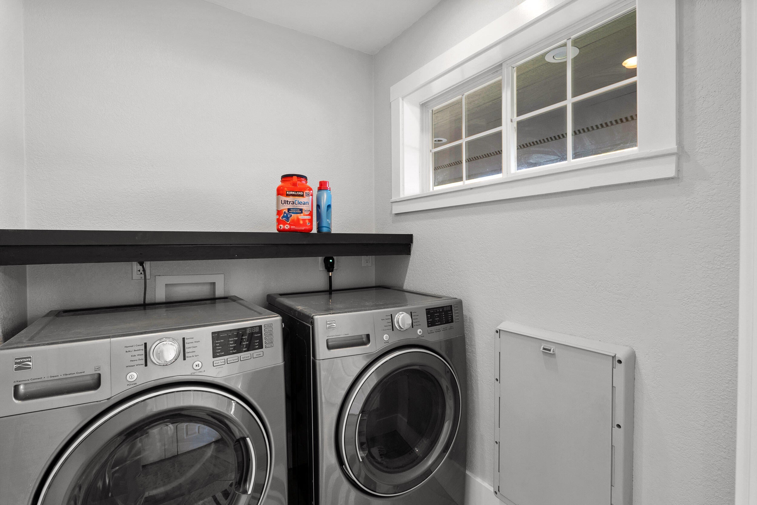 8442 New Hope Road Grants Pass, OR 97527 - Photo 31 of 84 Laundry Room