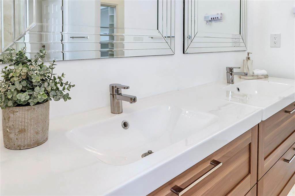 13124 Filly Court Windermere, FL 34786 - Photo 24 of 50 a bathroom with a sink and a mirror