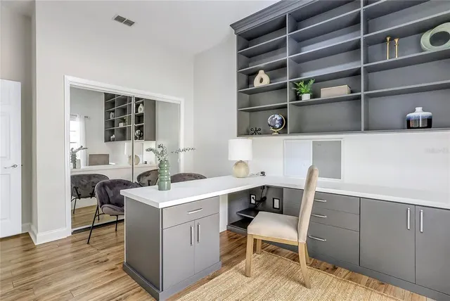 a view of a house with backyard