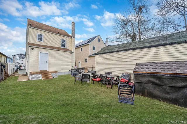 a view of a house with a backyard