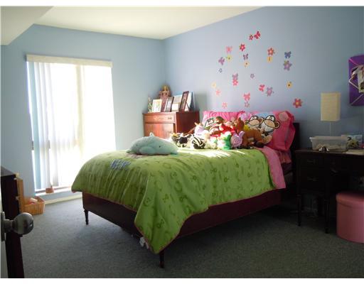 2034 Swallow Hill Road, Unit 316 Pittsburgh, PA 15220 - Photo 6 of 7 Bedroom.