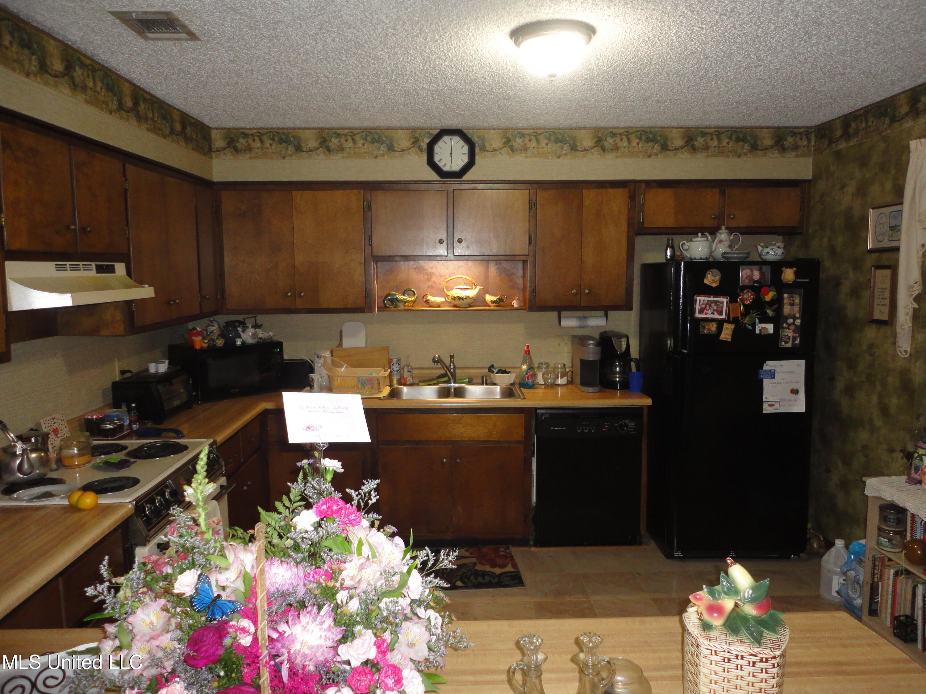3820 Wildwood Road Moss Point, MS 39562 - Photo 8 of 26 DSC06848