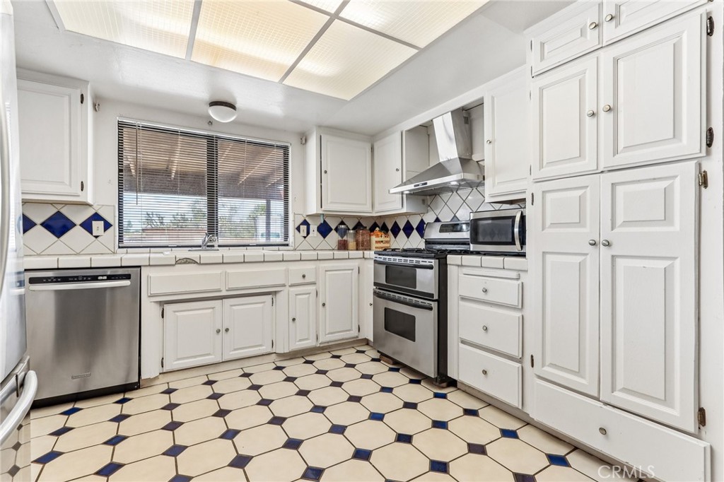 14182 Gayhead Road Apple Valley, CA 92307 - Photo 18 of 69 Gallery Image 18