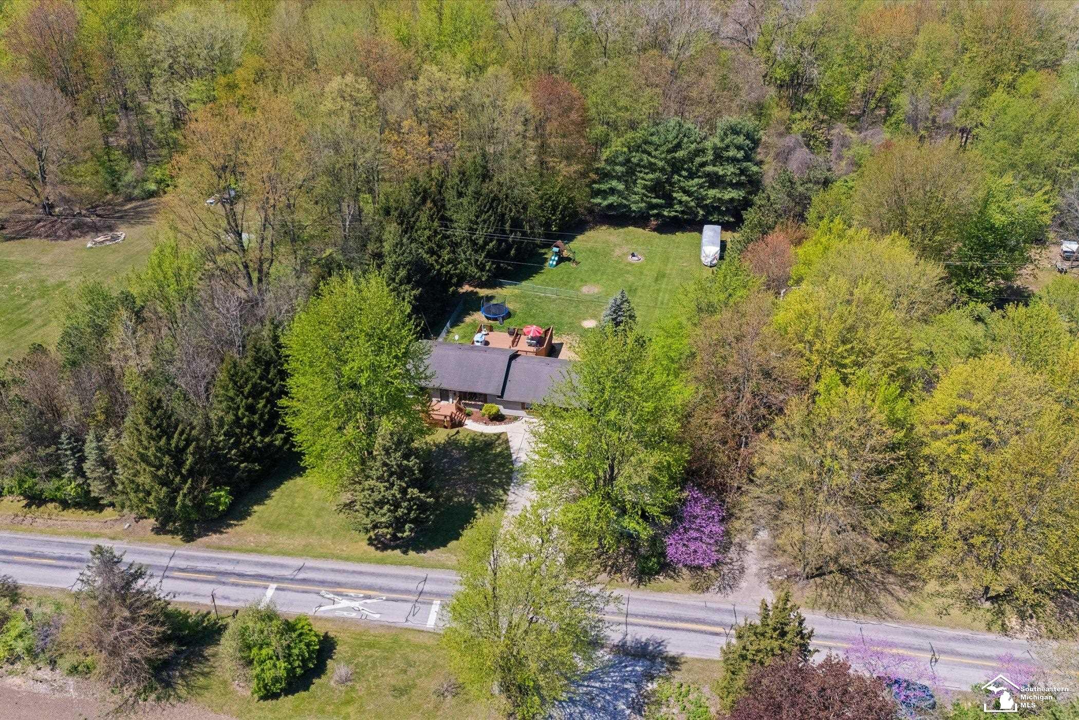 14340 Dixon Road Dundee, MI 48131 - Photo 48 of 53 50173252-b3937227-c62e-4179-b21d-8e3aa9186cba.JPG