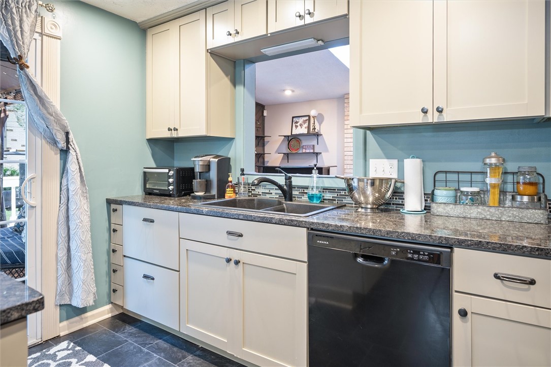 102 Montclair Drive Irondequoit, NY 14617 - Photo 29 of 50