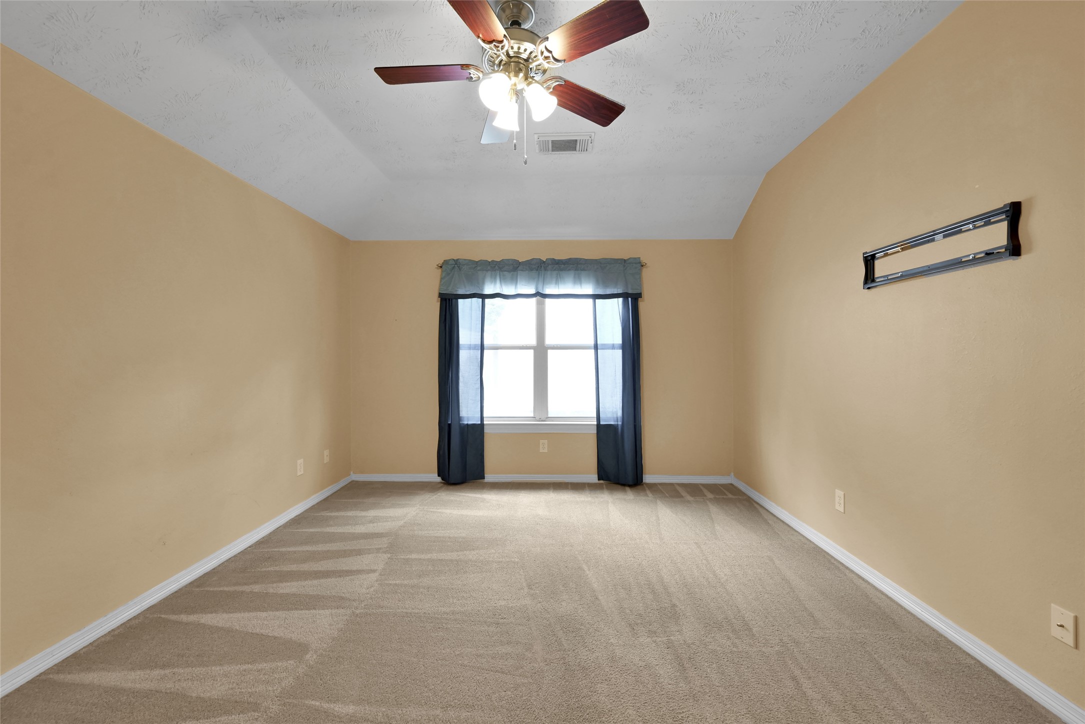 5046 Willow Point Drive Conroe, TX 77303 - Photo 21 of 44 a view of an empty room with a window