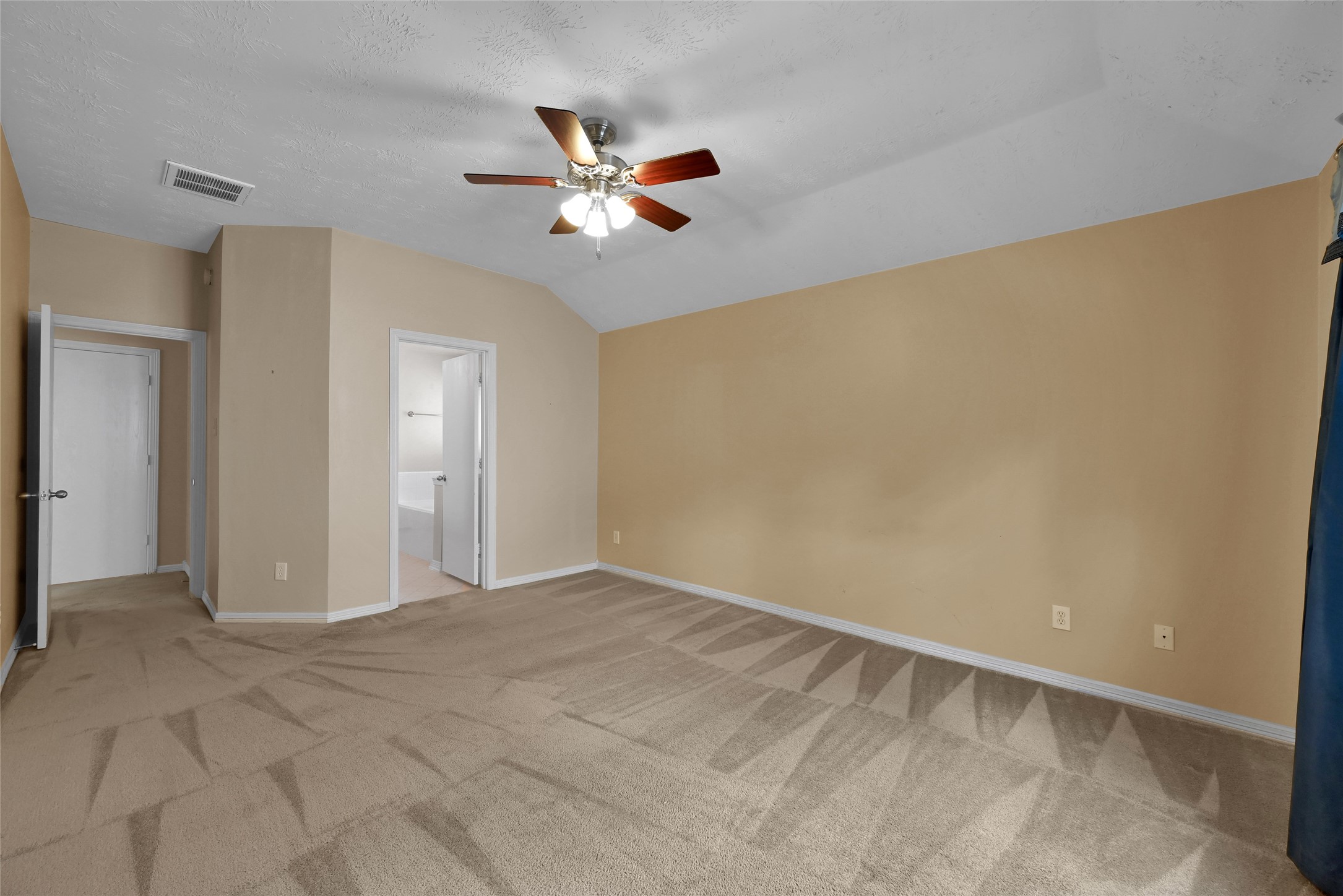 5046 Willow Point Drive Conroe, TX 77303 - Photo 22 of 44 a view of an empty room