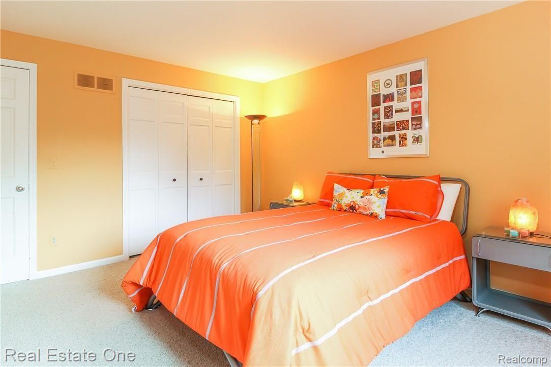 3258 Quail Ridge Circle Rochester, MI 48309 - Photo 43 of 85 041-Bedroom-4723069-large.jpg