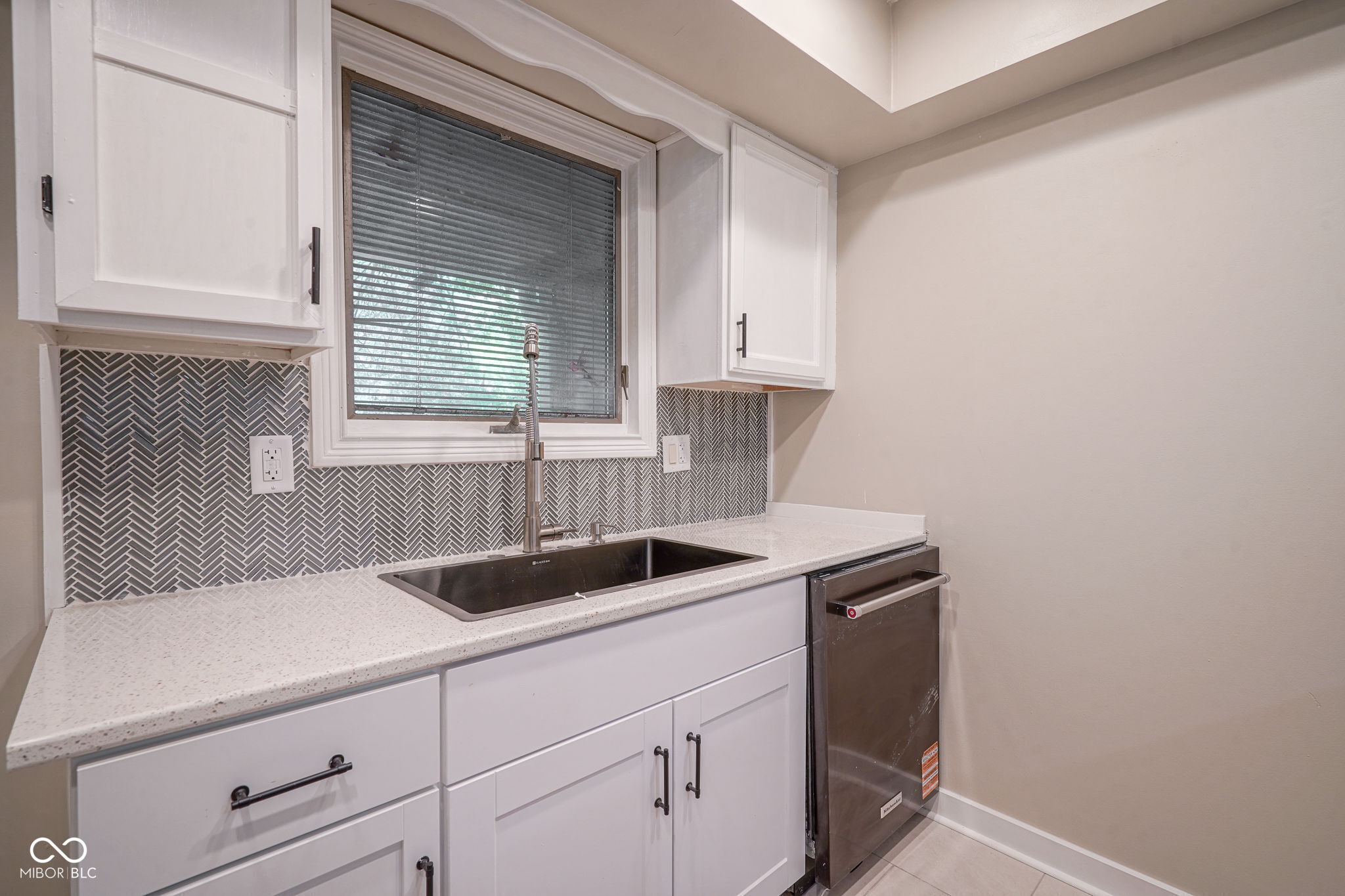 4235 Foxglove Trace Indianapolis, IN 46237 - Photo 11 of 52