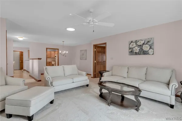 $329,999 | 809 Carriage Lane, Lewiston, NY 14092