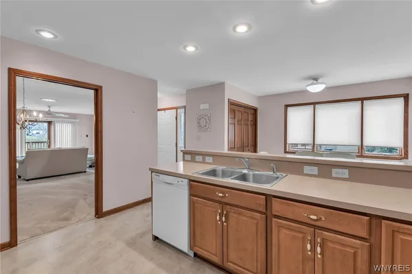 $329,999 | 809 Carriage Lane, Lewiston, NY 14092