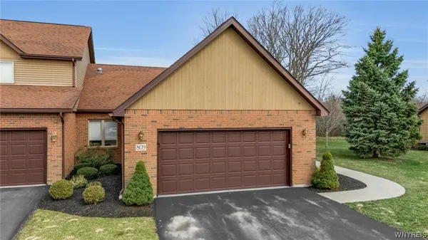 $329,999 | 809 Carriage Lane, Lewiston, NY 14092