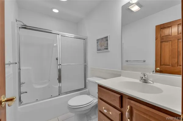 $329,999 | 809 Carriage Lane, Lewiston, NY 14092