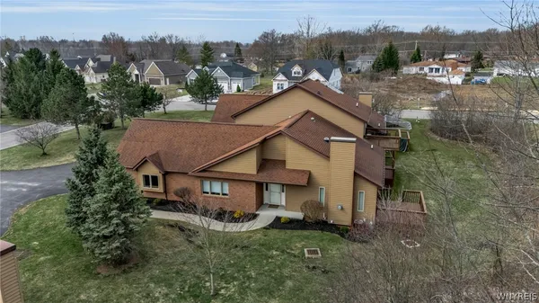 $329,999 | 809 Carriage Lane, Lewiston, NY 14092