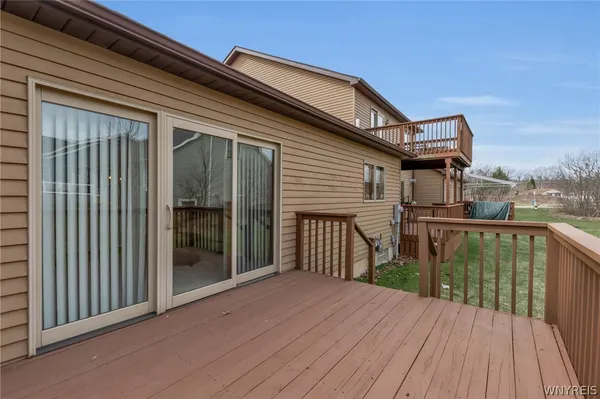 $329,999 | 809 Carriage Lane, Lewiston, NY 14092