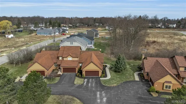 $329,999 | 809 Carriage Lane, Lewiston, NY 14092