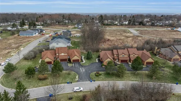 $329,999 | 809 Carriage Lane, Lewiston, NY 14092