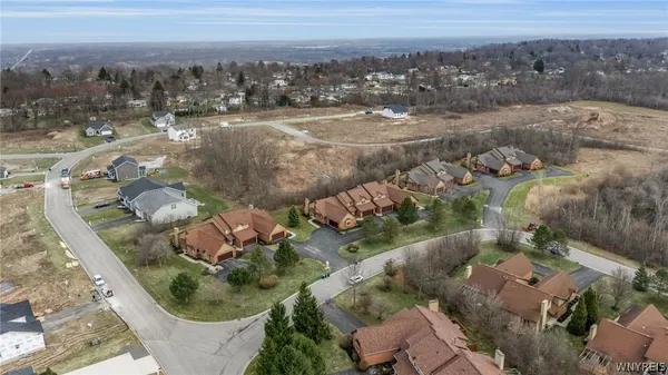 $329,999 | 809 Carriage Lane, Lewiston, NY 14092