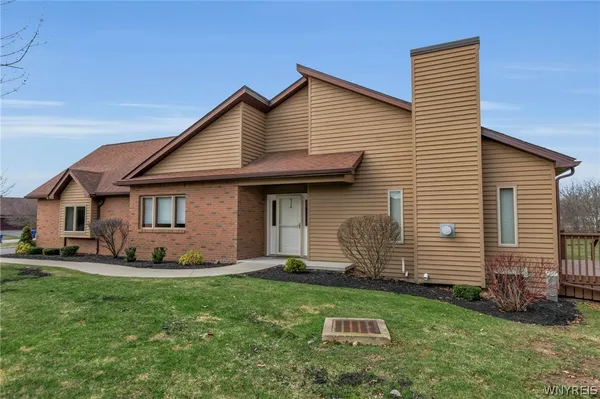 $329,999 | 809 Carriage Lane, Lewiston, NY 14092