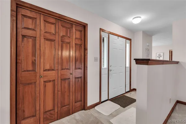 $329,999 | 809 Carriage Lane, Lewiston, NY 14092