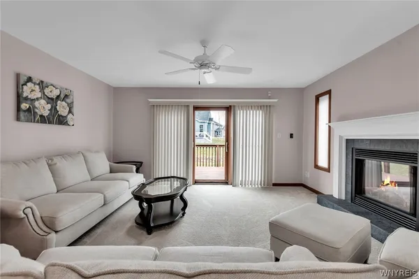 $329,999 | 809 Carriage Lane, Lewiston, NY 14092