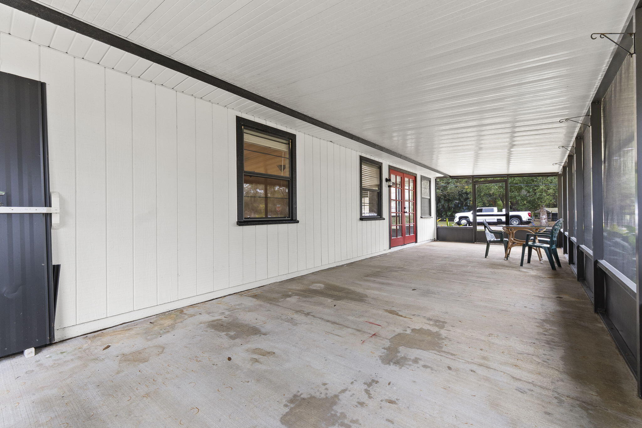 3585 Southeast 8th Street Okeechobee, FL 34974 - Photo 28 of 39 a view of a patio with table and chairs and potted plants
