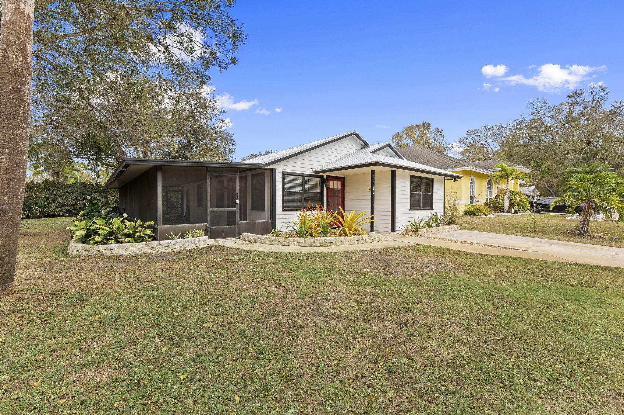 3585 Southeast 8th Street Okeechobee, FL 34974 - Photo 3 of 39 a front view of a house with a yard