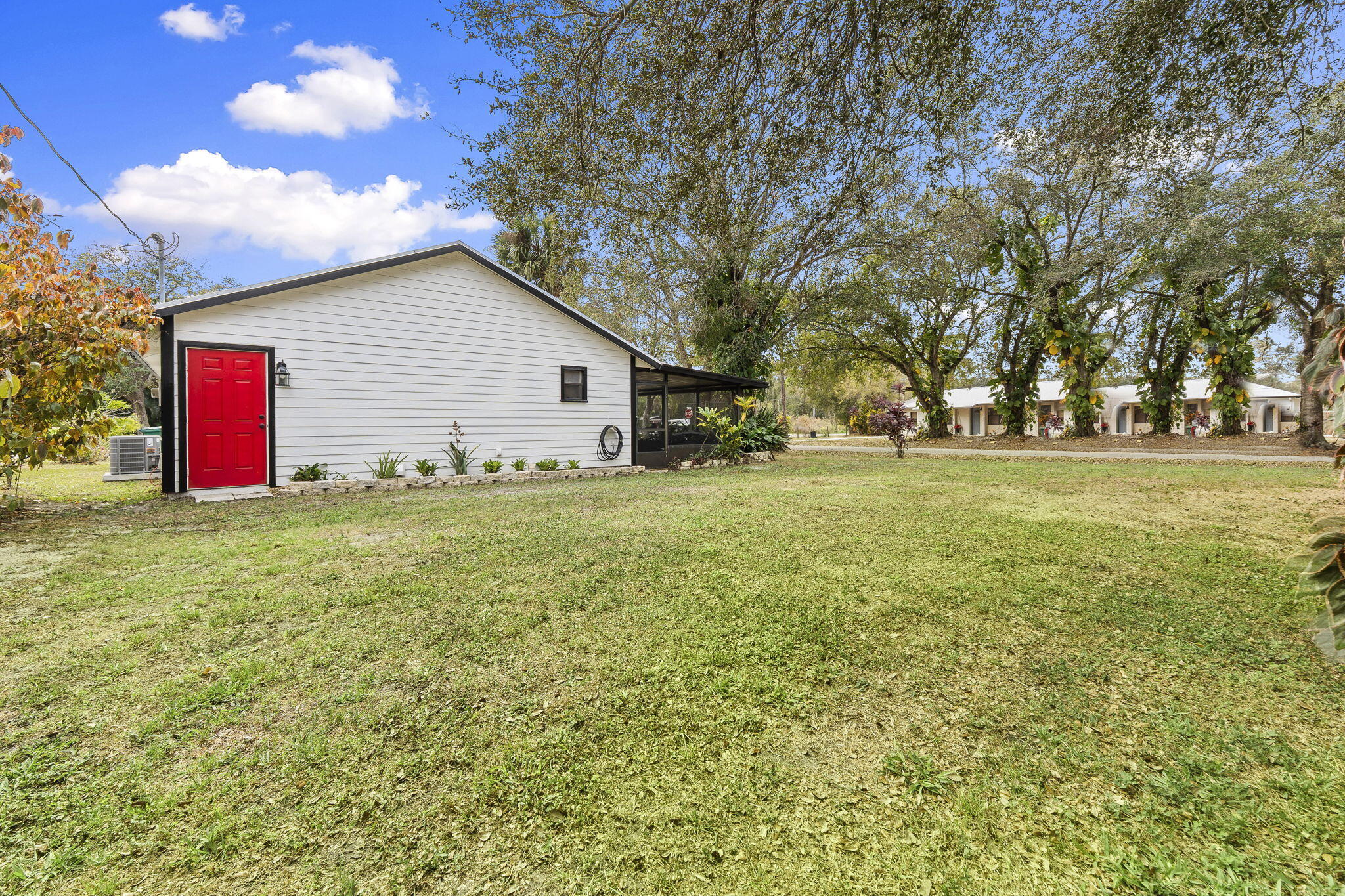 3585 Southeast 8th Street Okeechobee, FL 34974 - Photo 37 of 39 a view of a backyard with large trees