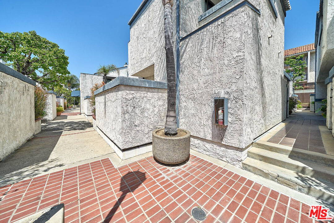 1333 Valley View Road, Unit 25 Glendale, CA 91202 - Photo 26 of 27 a view of entryway with patio