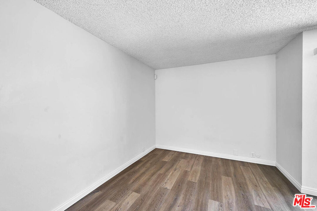 1333 Valley View Road, Unit 25 Glendale, CA 91202 - Photo 5 of 27 a view of an empty room