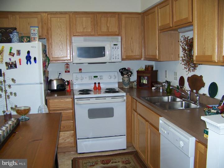 7 Carriage House Road Pottstown, PA 19465 - Photo 4 of 7 Gallery Image 4