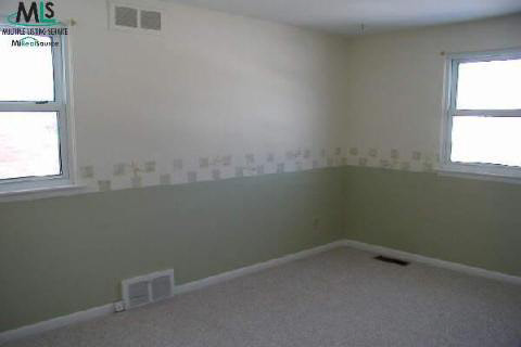 1073 Canterbury Road Grosse Pointe, MI 48236 - Photo 8 of 9 809523-7.JPG