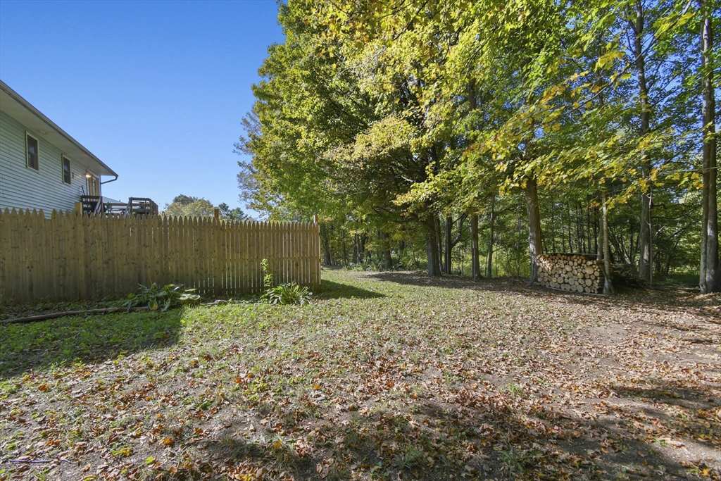 29 Murphy Place Pittsfield, MA 01201 - Photo 25 of 26 a backyard of a house