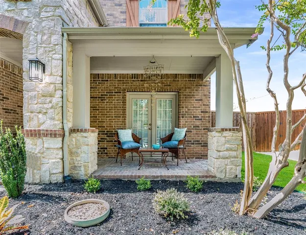 a view of entryway and hall