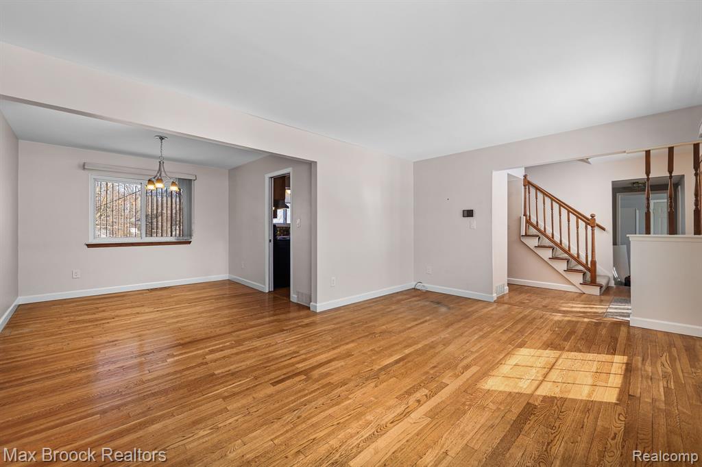 2528 Rambling Way Bloomfield Hills, MI 48302 - Photo 11 of 31