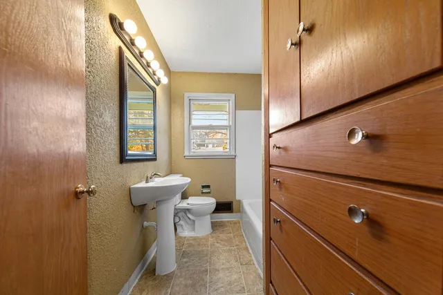 $179,900 | 1043 Chase Avenue, Gibbon, MN 55335