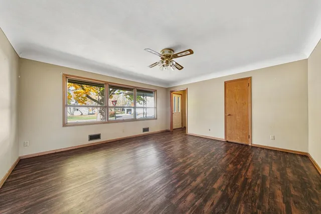 $179,900 | 1043 Chase Avenue, Gibbon, MN 55335