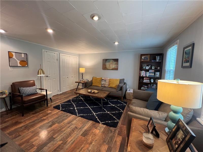 117 Virginia Road Pittsburgh, PA 15237 - Photo 20 of 37 a bedroom with furniture and a rug