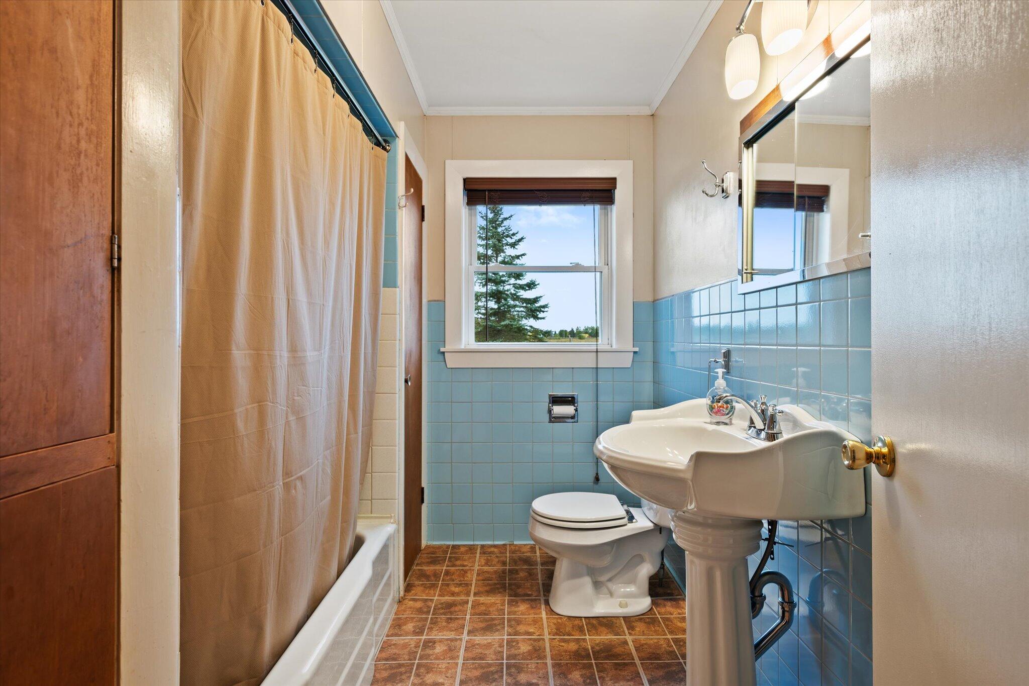266 Old County Road Hampden, ME 04444 - Photo 16 of 42 15-Bathroom