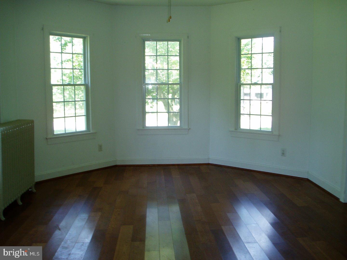 259 Cedar Swamp Road Swedesboro, NJ 08085 - Photo 5 of 25 Living Room