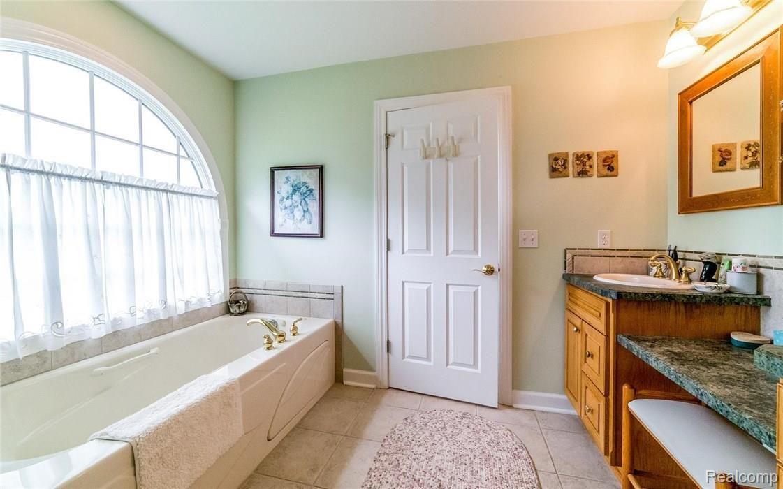 4964 Bullard Road Hartland, MI 48353 - Photo 31 of 40 31.jpg