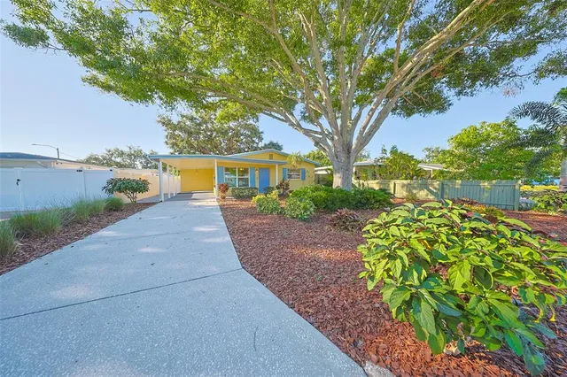 a view of a house with backyard and sitting area
