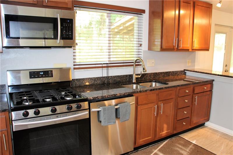128 Washington Road Forest Hills, PA 15221 - Photo 4 of 25 Gallery Image 4