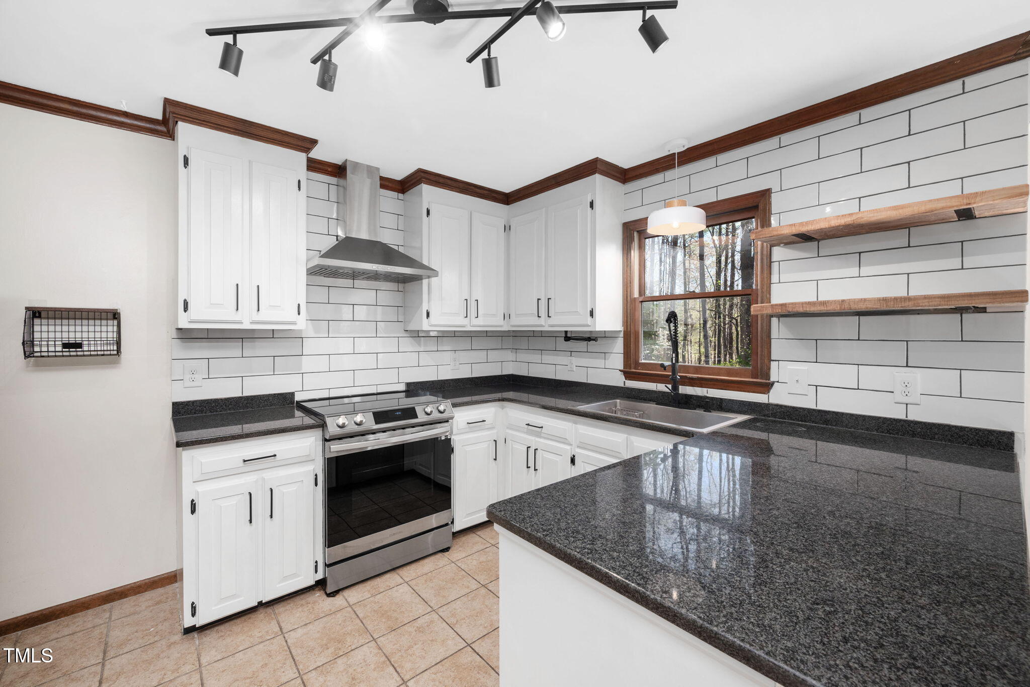 7917 Blaney Franks Road Apex, NC 27539 - Photo 10 of 50 a kitchen with stainless steel appliances granite countertop a sink and a stove