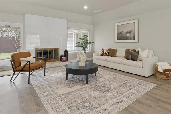 $5,300 | 6350 Glennox Lane, Dallas, TX 75214