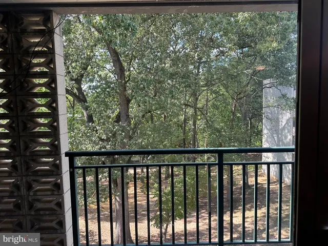 $152,000 | 1806 Metzerott Road, Unit 505, Adelphi, MD 20783