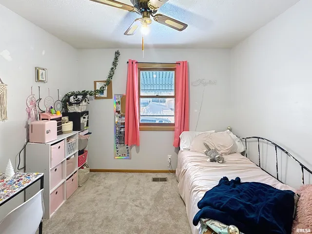 $210,000 | 8119 10th Street West, Rock Island, IL 61201