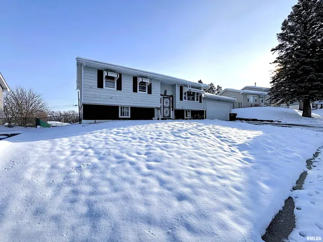 $210,000 | 8119 10th Street West, Rock Island, IL 61201