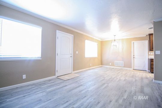 1401 West Mariposa Avenue Ridgecrest, CA 93555 - Photo 4 of 23 Gallery Image 4