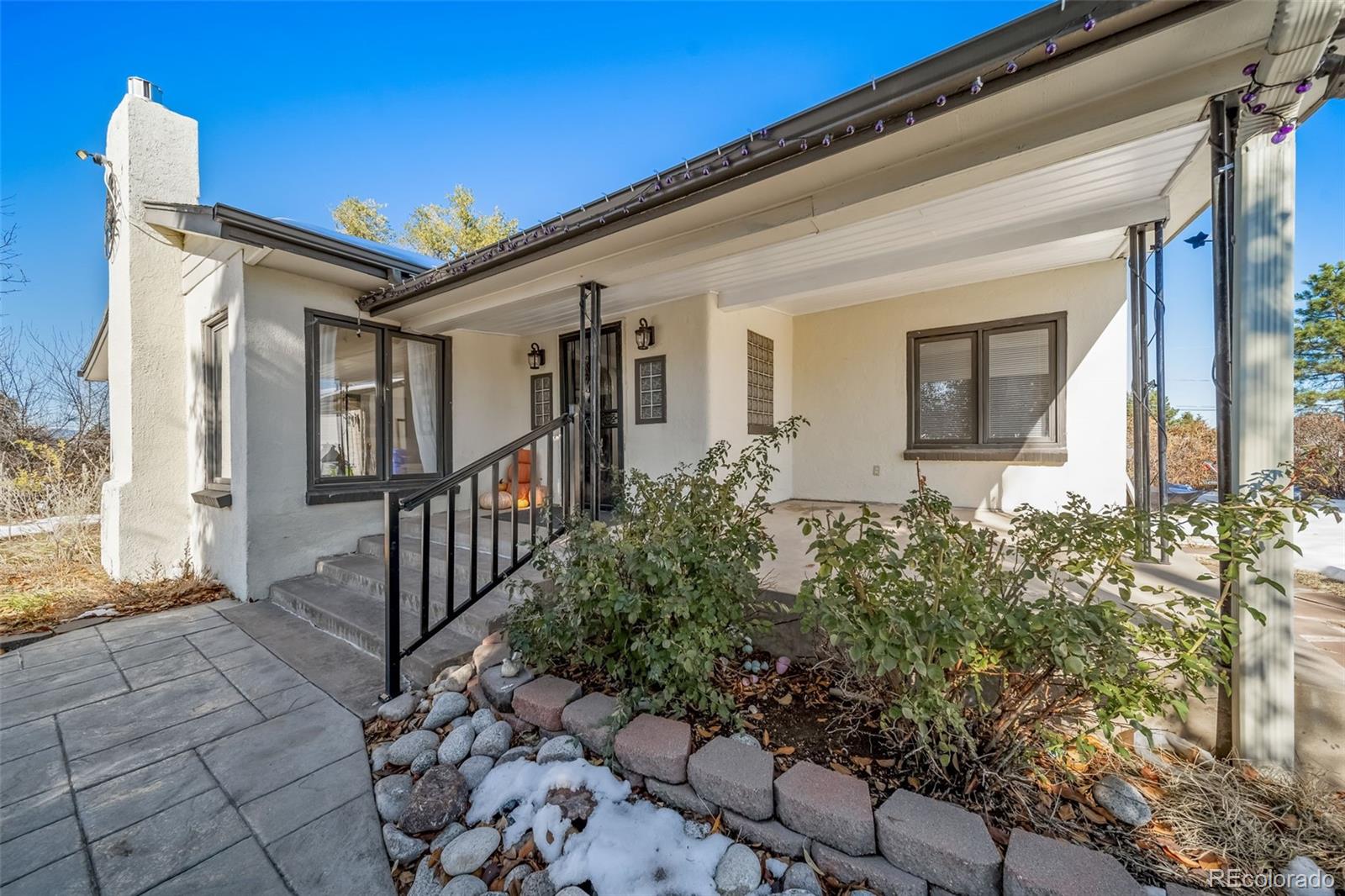 6101 South University Boulevard Centennial, CO 80121 - Photo 6 of 50 a front view of a house with wooden fence